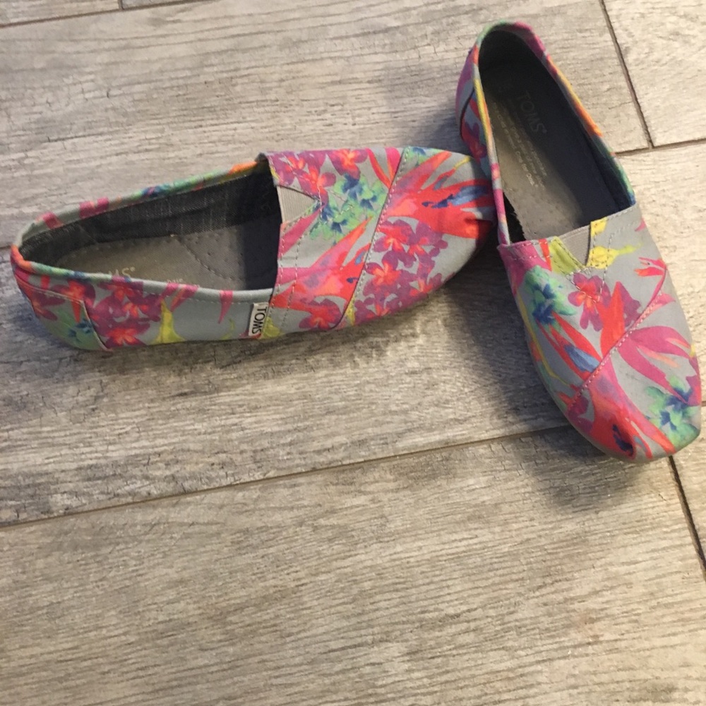 Size 7 TOMS